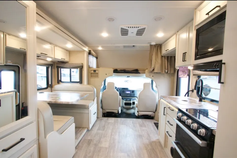 Sylvain Thor Motor Coach Chateau Classe C