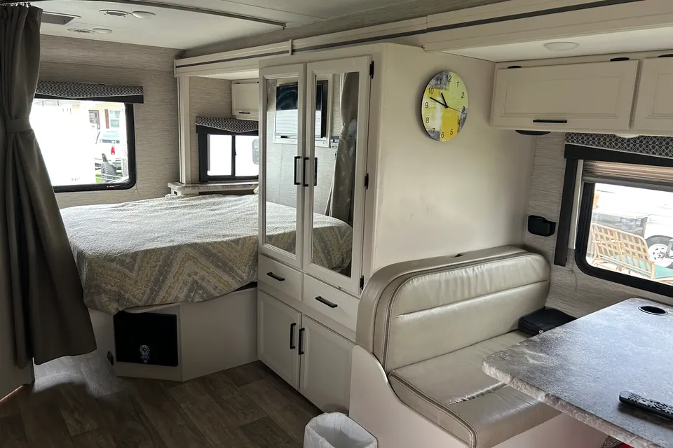 Sylvain Thor Motor Coach Chateau Classe C