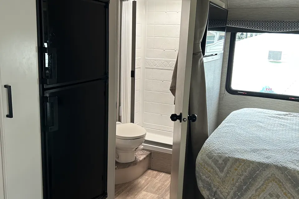 Sylvain Thor Motor Coach Chateau Classe C