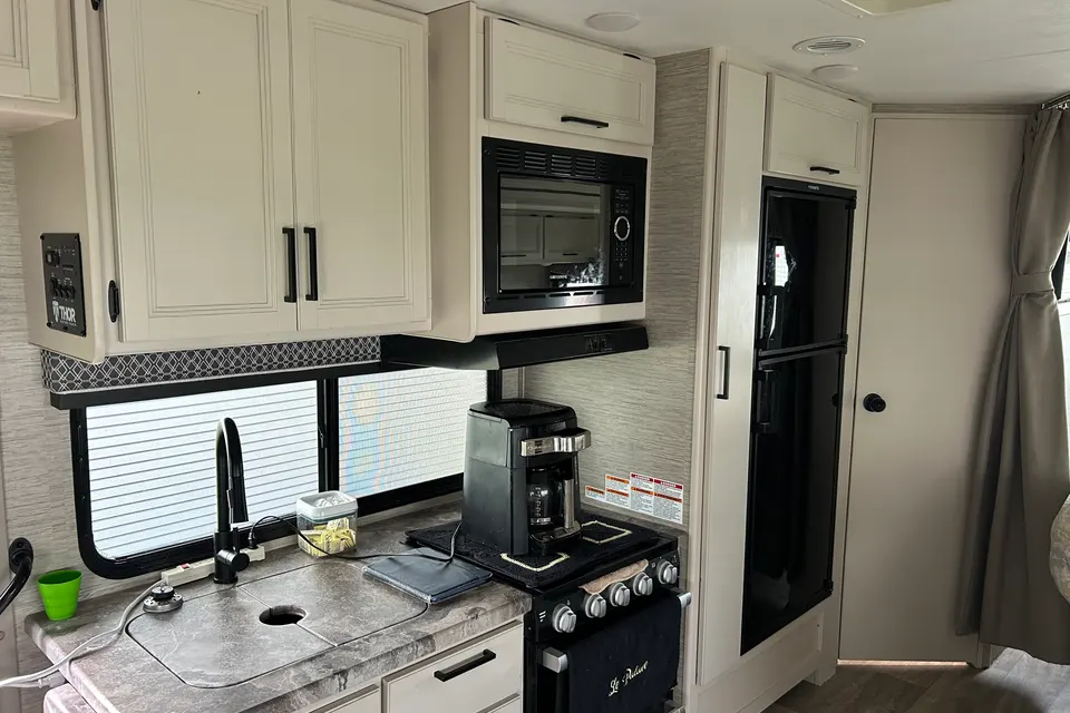 Sylvain Thor Motor Coach Chateau Classe C