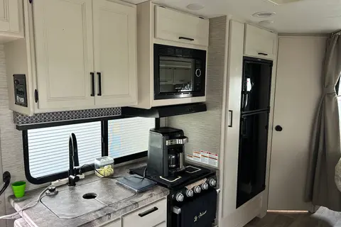 Sylvain Thor Motor Coach Chateau Classe C
