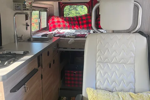 Winnebago Solis 59P