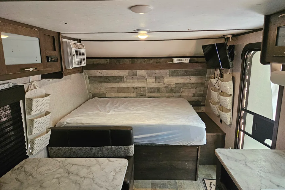 Adam's Coleman 17b Travel Trailer