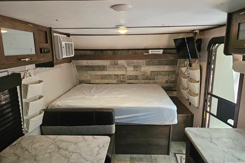 Adam's Coleman 17b Travel Trailer