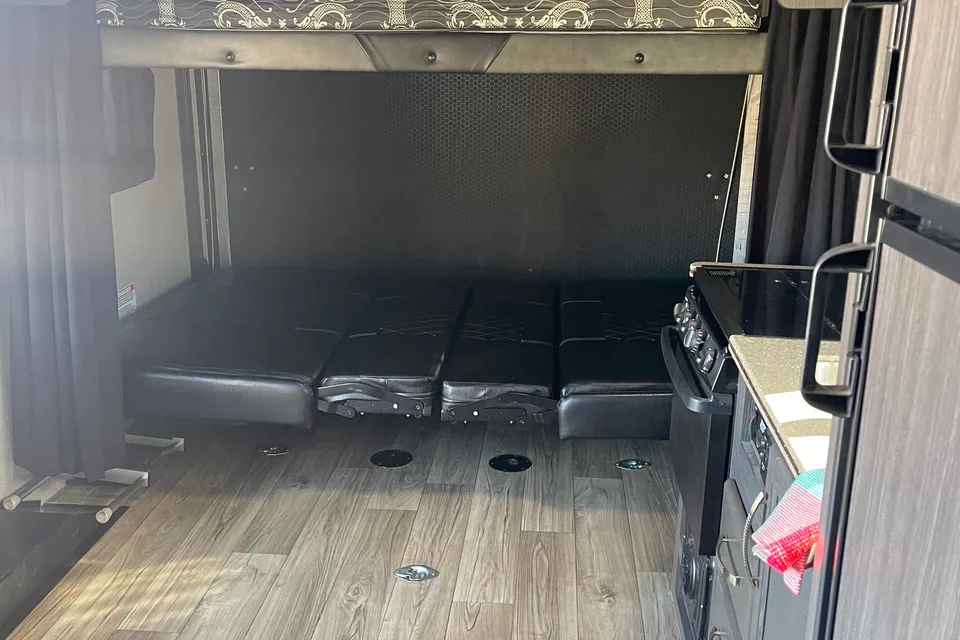 Daniel's Genesis Supreme Rv Supreme Toyhauler Toy Hauler