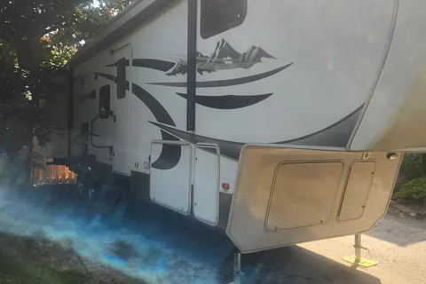 Darryl's Keystone Montana High Country 333DB Fifth Wheel