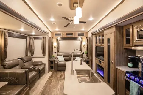*Luxury* 3-Bedroom Home on Wheels - Delivered & Set-Up