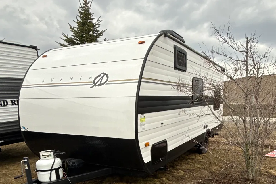 Chris & Rachael's Avenir 17RB Travel Trailer