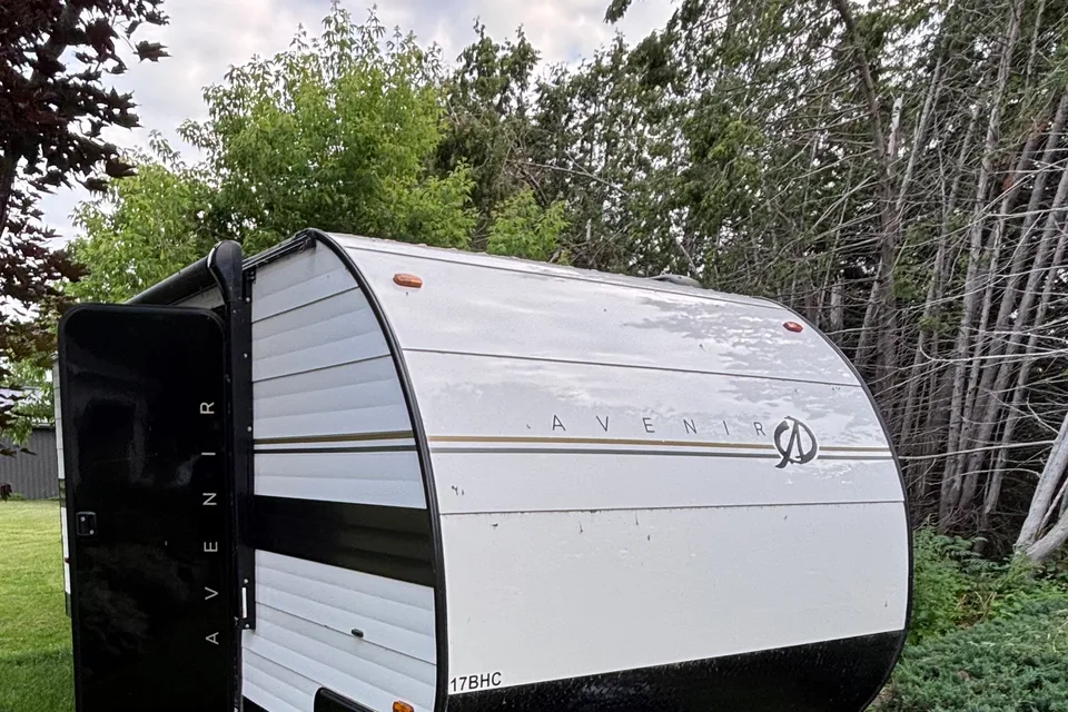 Chris & Rachael's Avenir 17RB Travel Trailer