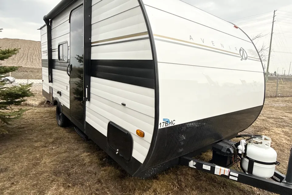 Chris & Rachael's Avenir 17RB Travel Trailer