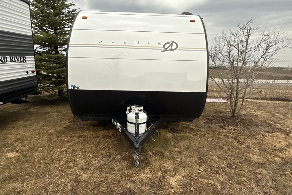 Chris & Rachael's Avenir 17RB Travel Trailer
