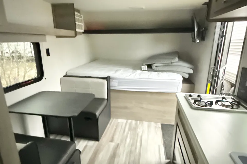 Chris & Rachael's Avenir 17RB Travel Trailer