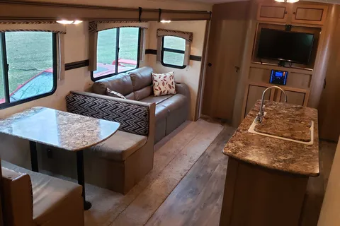 Brian's 2015 Shadow Cruiser S282BHS