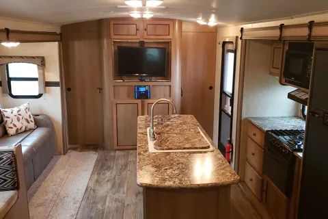 Brian's 2015 Shadow Cruiser S282BHS