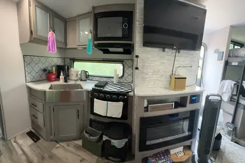 Delvin's Coleman Lantern Travel Trailer