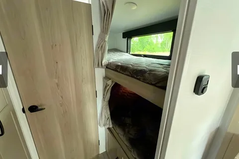 Brandon 's BoonDocking Bunkhouse 