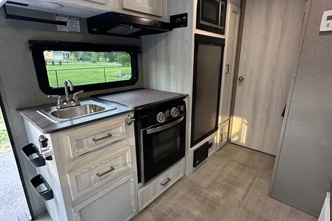 Brandon 's BoonDocking Bunkhouse 