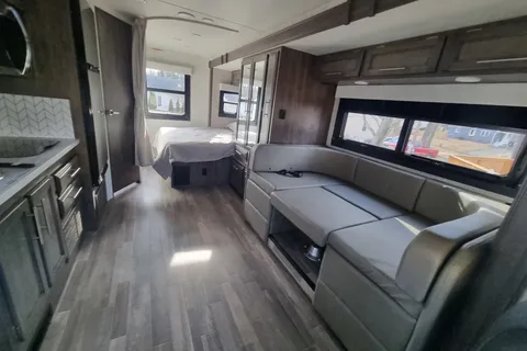 2025 Jayco Qwest SE Mercedes-Benz Class C
