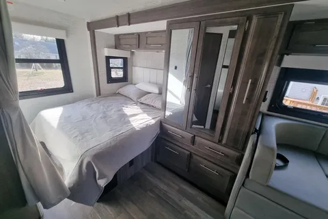2025 Jayco Qwest SE Mercedes-Benz Class C