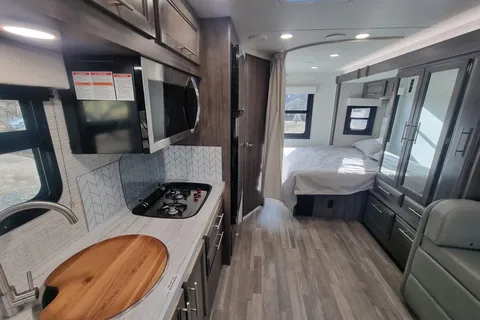 2025 Jayco Qwest SE Mercedes-Benz Class C
