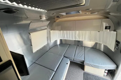 V’s RV Classic Silver Bullet