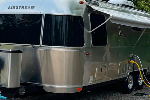 V’s RV Classic Silver Bullet