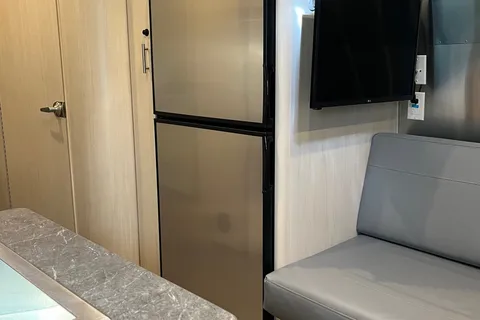 V’s RV Classic Silver Bullet