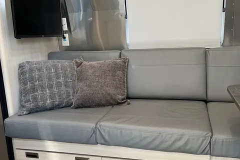 V’s RV Classic Silver Bullet