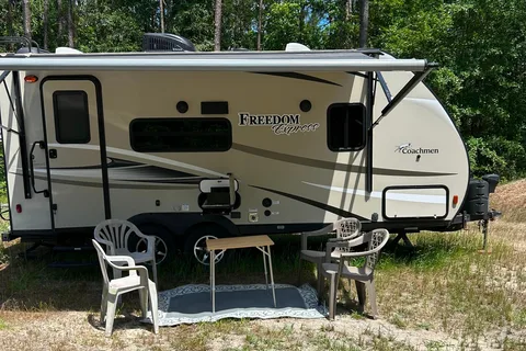 Coachmen Freedom express Travel Trailer