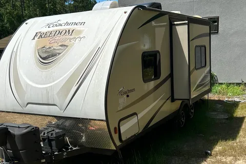 Coachmen Freedom express Travel Trailer
