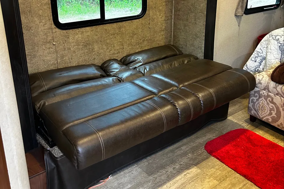 Coachmen Freedom express Travel Trailer