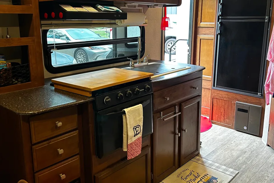 Coachmen Freedom express Travel Trailer