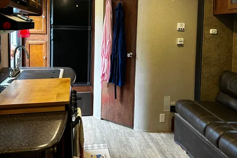 Coachmen Freedom express Travel Trailer