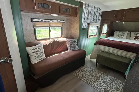 Coachmen Freedom express Travel Trailer