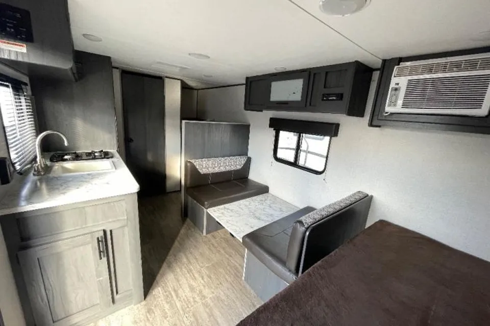Alexandre's Dutchmen Aspen Trail 2021 Travel Trailer