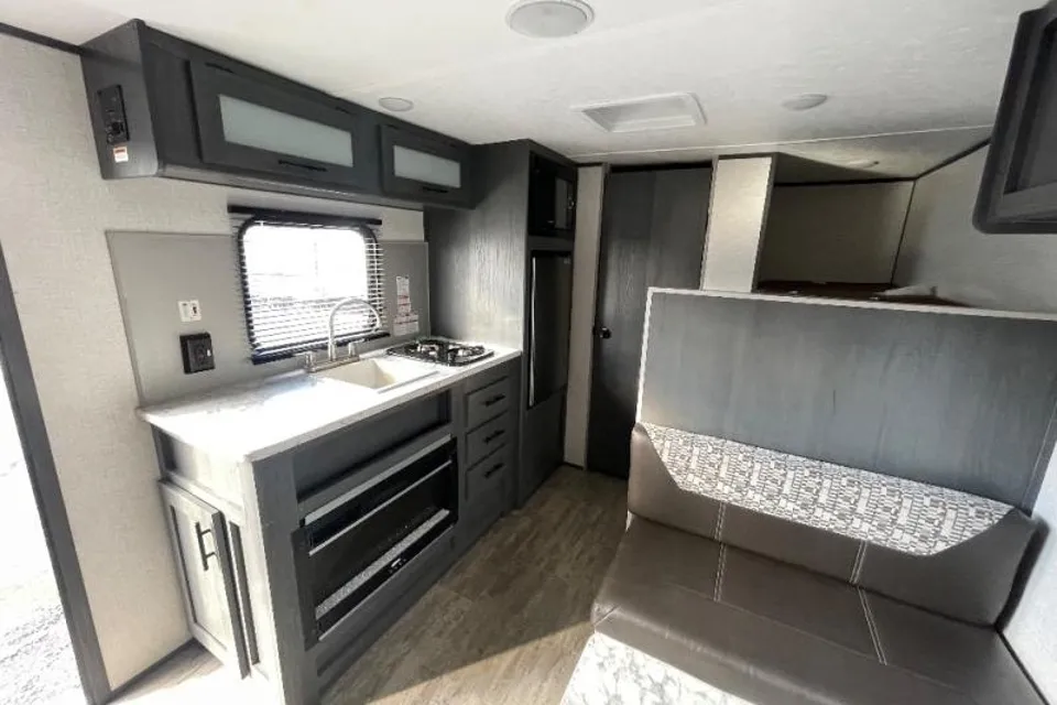 Alexandre's Dutchmen Aspen Trail 2021 Travel Trailer
