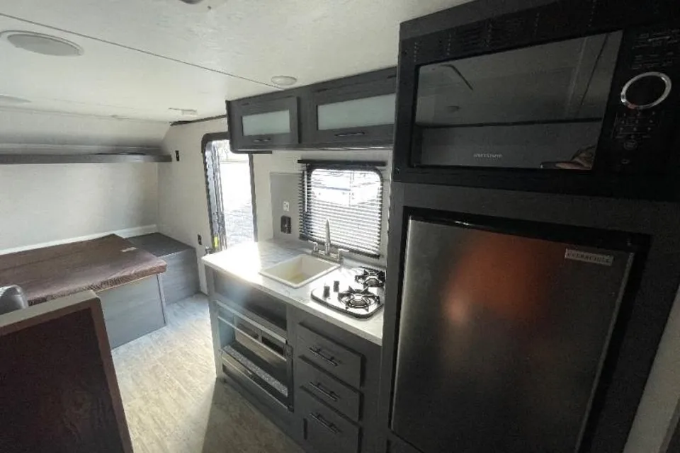 Alexandre's Dutchmen Aspen Trail 2021 Travel Trailer