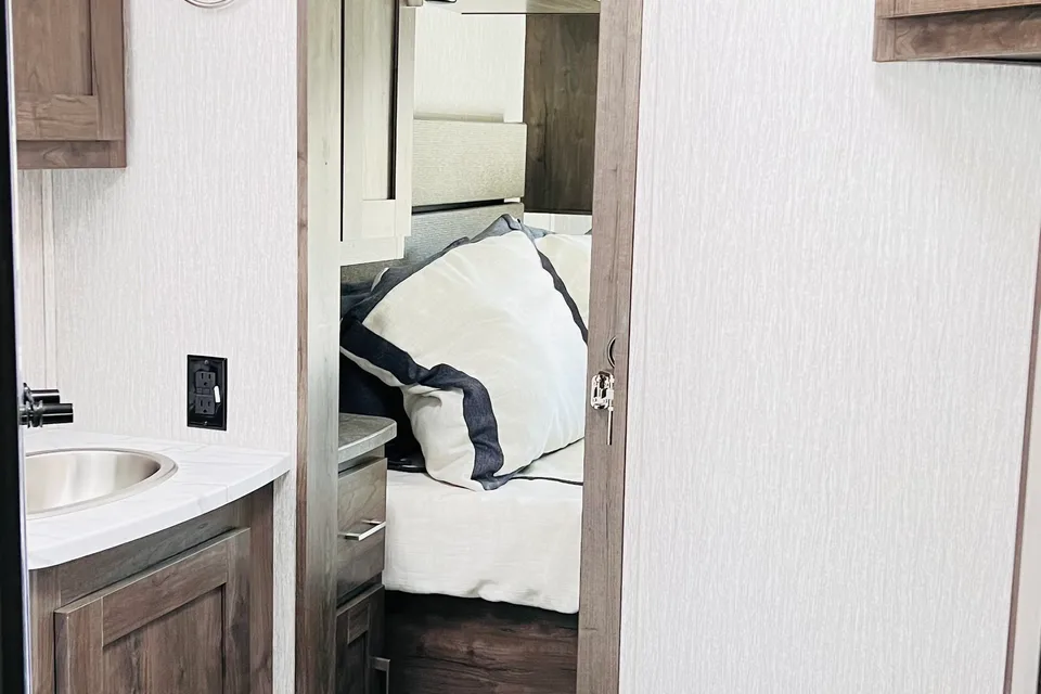 AZO's Coachmen pursuit Class A