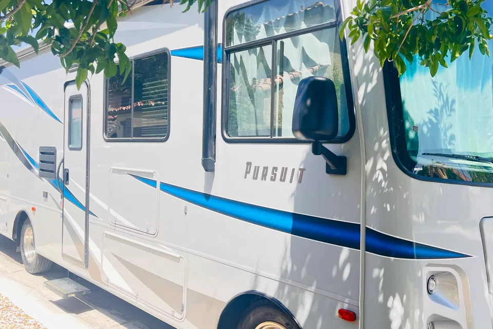 AZO's Coachmen pursuit Class A