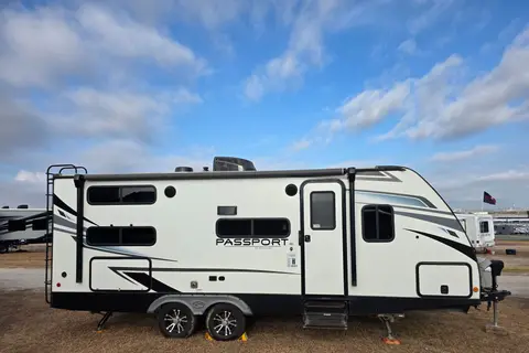 Meet "Wade" - Keystone Passport Sl series Travel Trailer