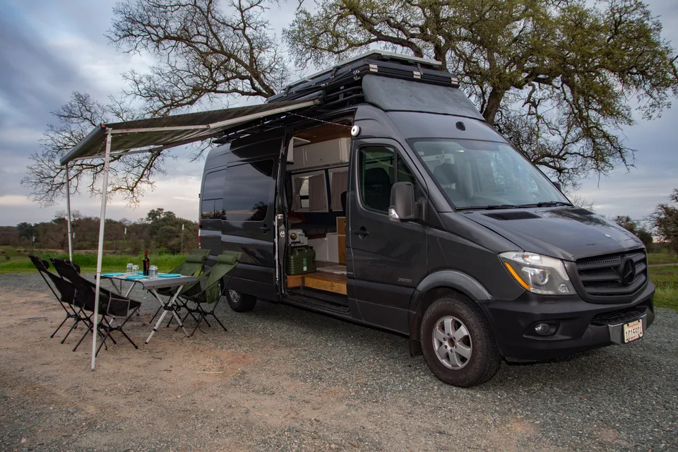 Sight Seeing Family Camper