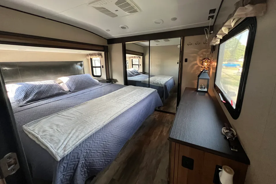Michael's RV Cottage Lake Side