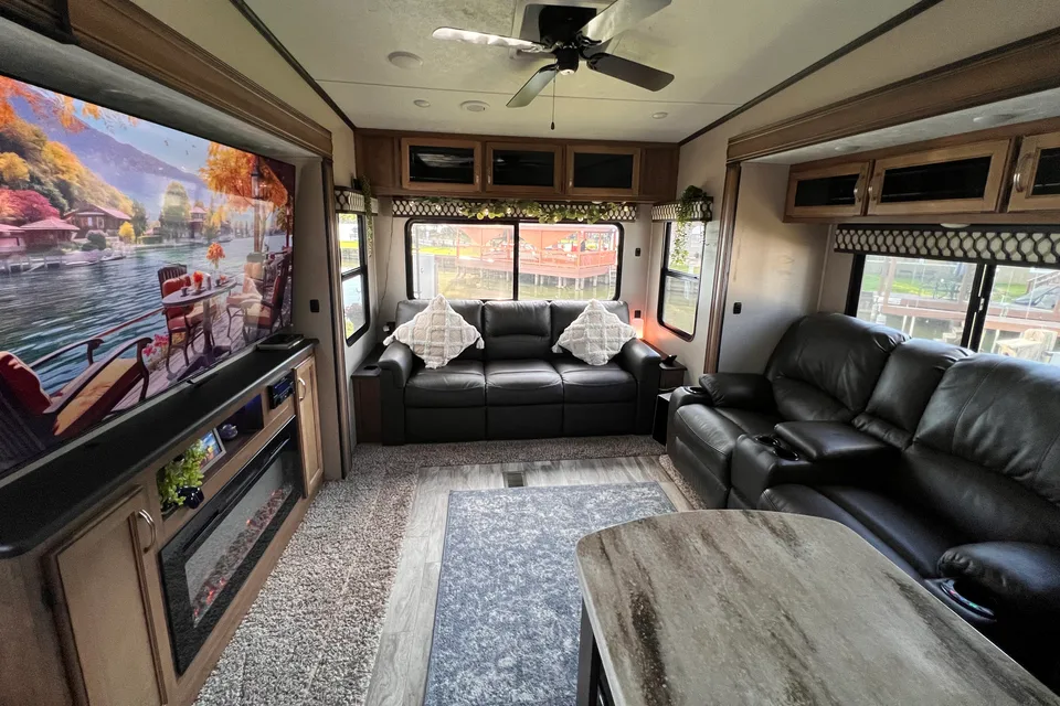 Michael's RV Cottage Lake Side