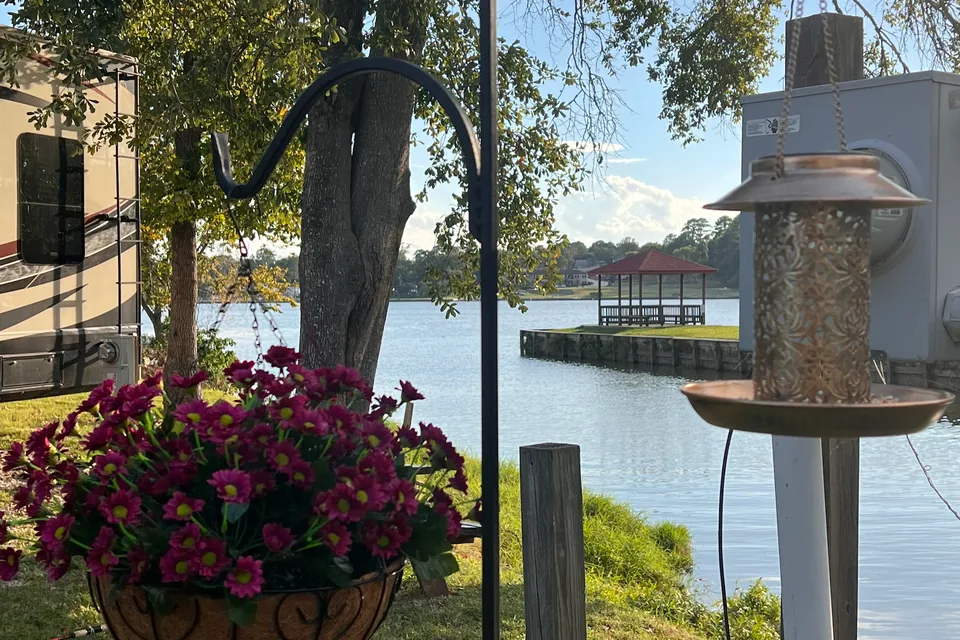 Michael's RV Cottage Lake Side