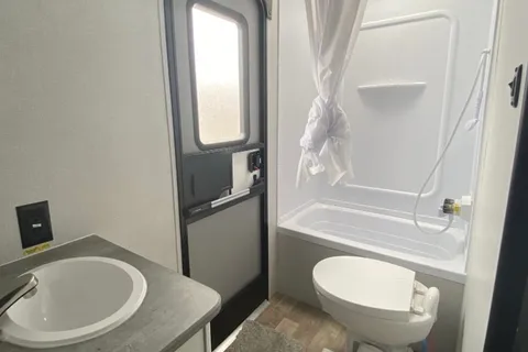 Tana's Keystone HI28BHSWE22 Travel Trailer