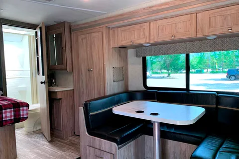 2019 Forester River Sunseeker 24’