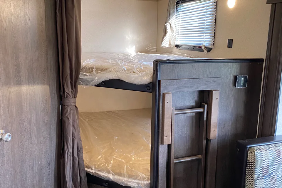 Goliath 's Forest River Wildwood X-Lite 263BHXL Travel Trailer