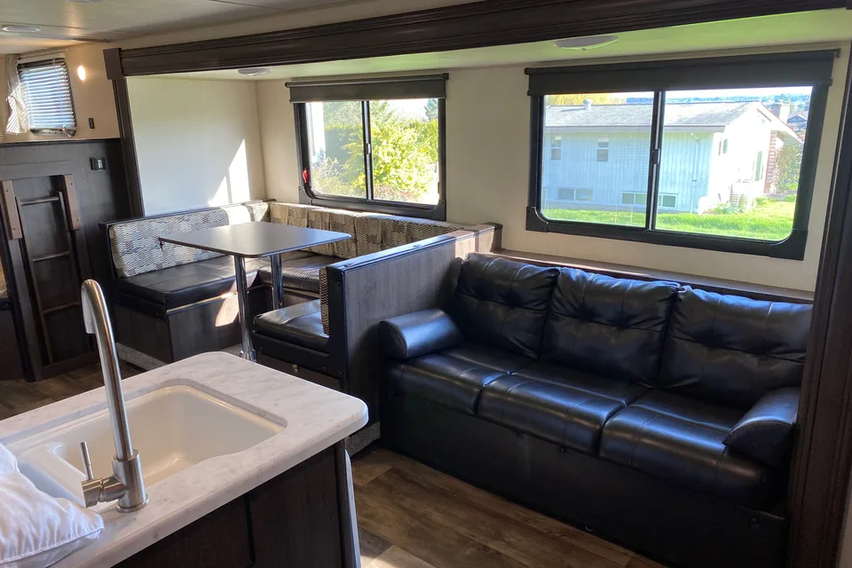 Goliath 's Forest River Wildwood X-Lite 263BHXL Travel Trailer