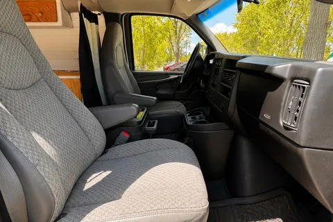 Van tout équipé 1 à 2 pers. aménagé prêt pour l’aventure 🌲🚐