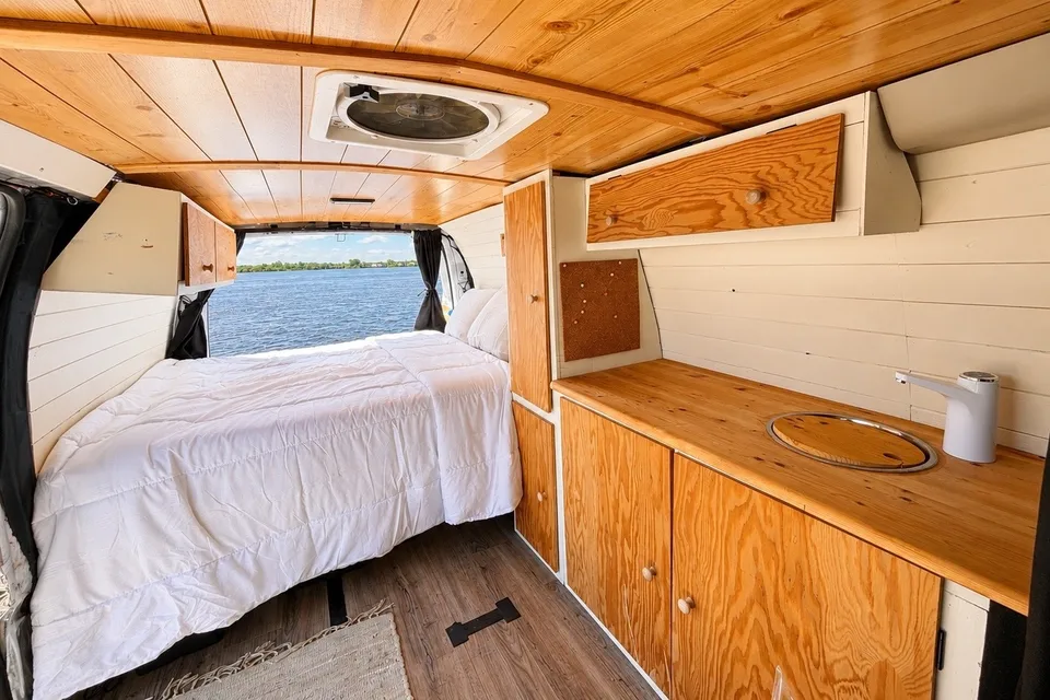 Van tout équipé 1 à 2 pers. aménagé prêt pour l’aventure 🌲🚐